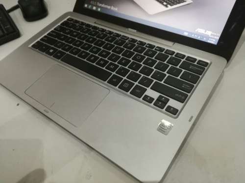 AS NEW*ASUS TRANSFORMER*2 IN 1*INTEL ATOM Z3775*2GB RAM*500GB HDD/32GB SSD*